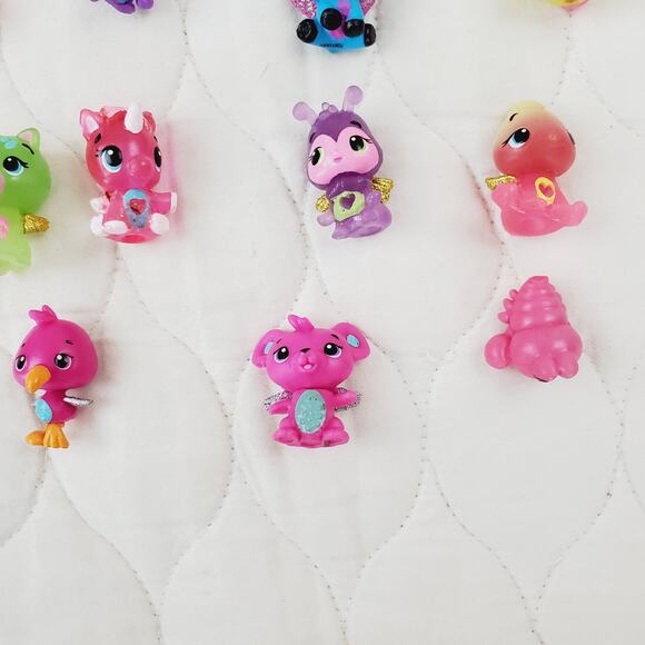 Hatchimals Lot Of 24 Assorted Colorful Mini Figures Sparkle Glitter Wings Moose - Picture 3 of 9